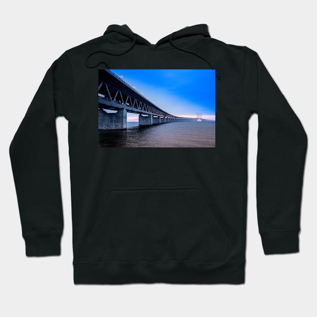 In the colorful evening light lies the Öresund Bridge, which connects Sweden and Denmark Hoodie by connyM-Sweden